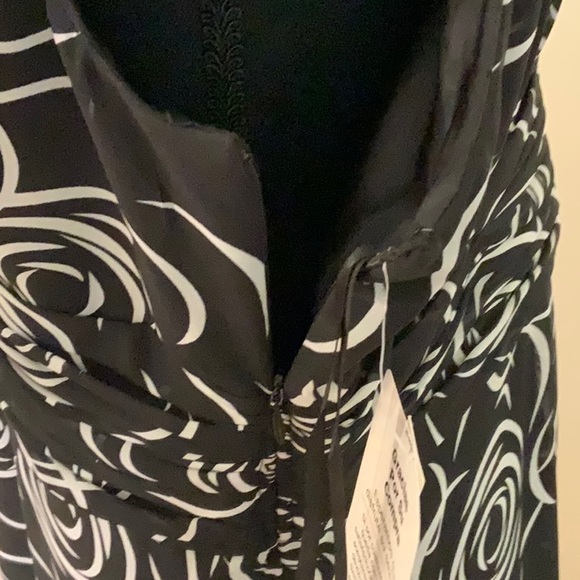 🤩Halter Dress NWT in bag bought in. NEW AS NEW. - Picture 5 of 9